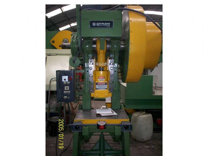 TROQUELADORA 45 TONS.